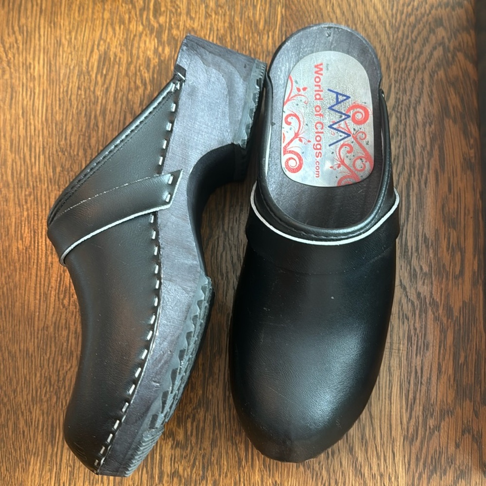 World of Clogs black mule clog